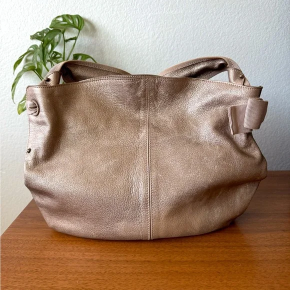♦️SOLD♦️ Salvatore Ferragamo Metallic Gold Beige Leather Bow Hobo Bronze Bag - Picture 3 of 16